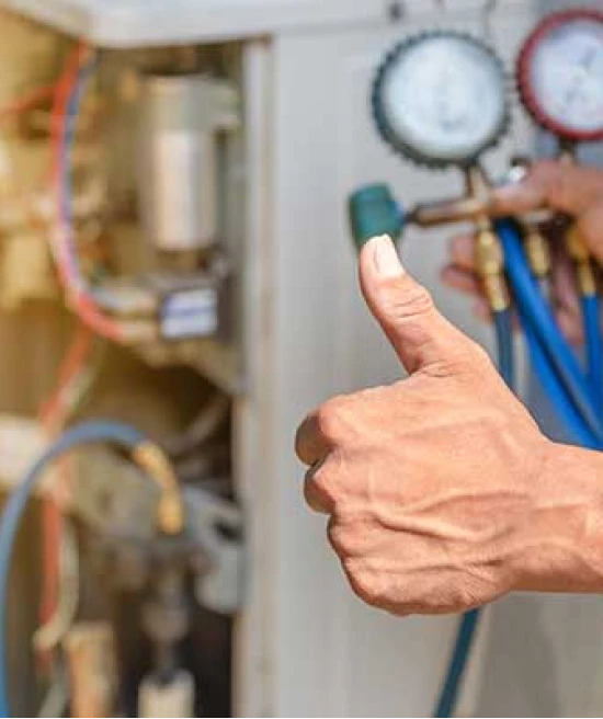 picture hand in a thumbs up postion indicating trusted experience with all major heating brands