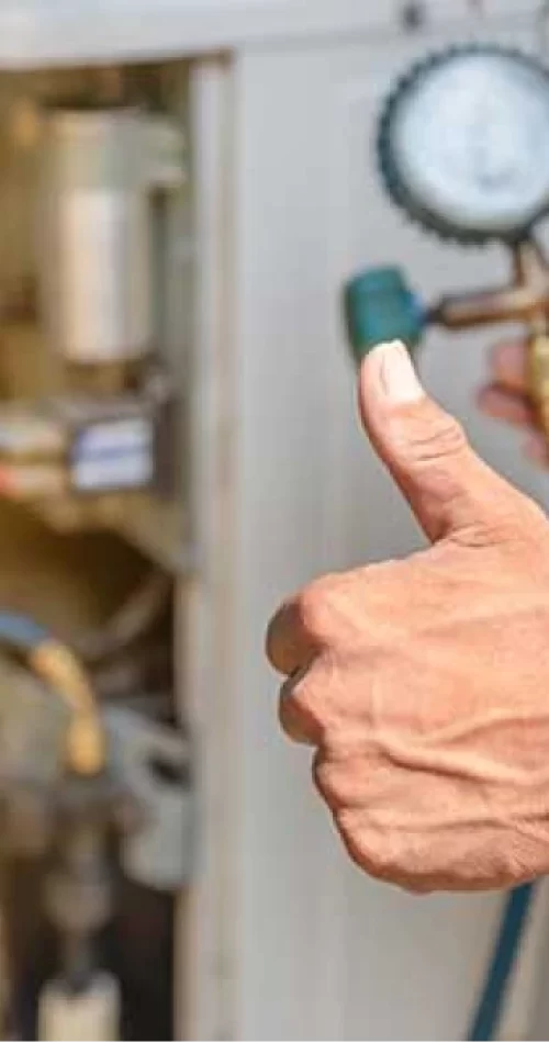 picture hand in a thumbs up postion indicating trusted experience with all major heating brands